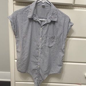 Old Navy Women’s Blue and White Striped Button Down Shirt with tie front.Size XS